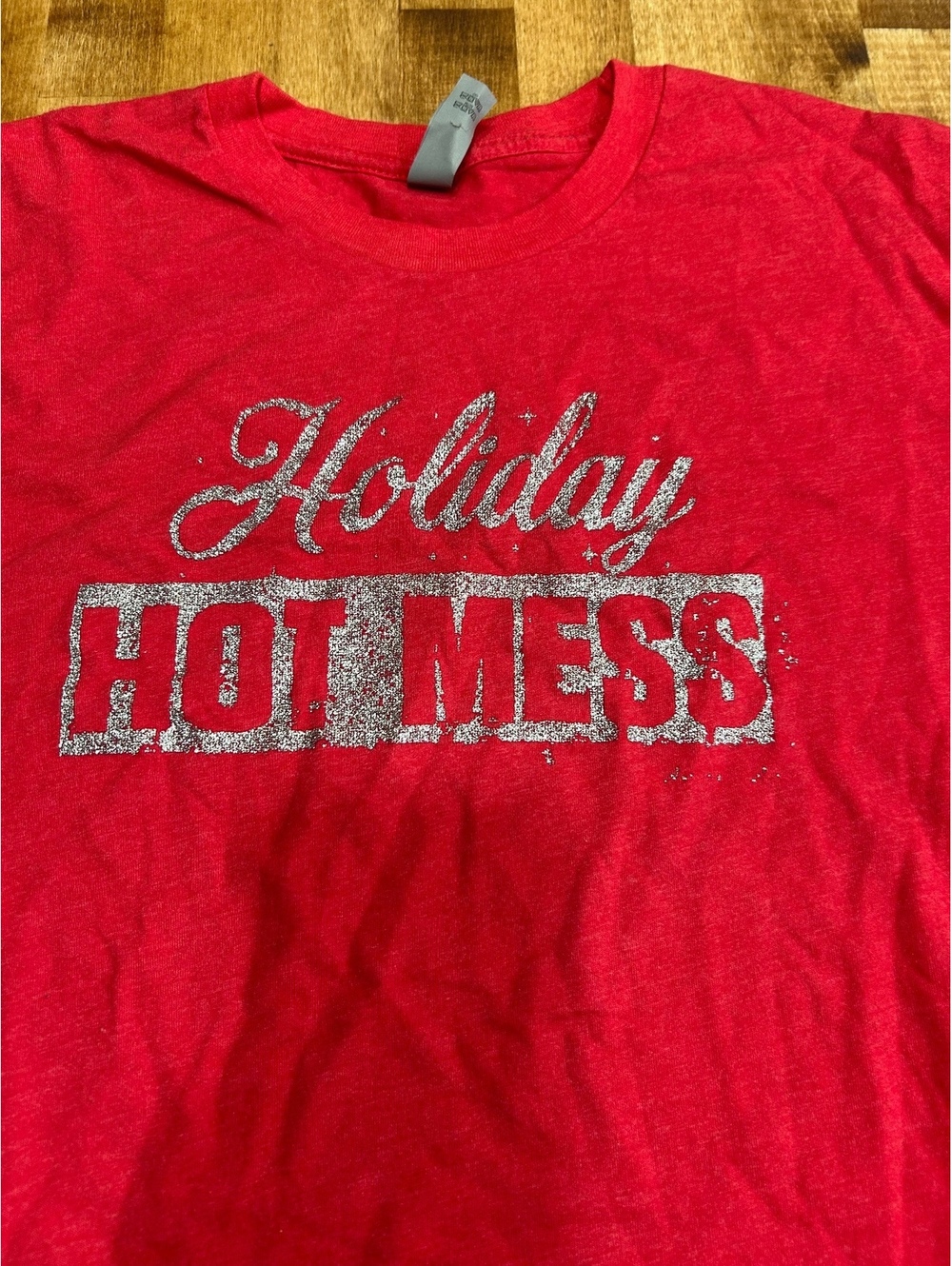Women’s Medium Red Holiday Hot Mess T-Shirt - Picture 6 of 8